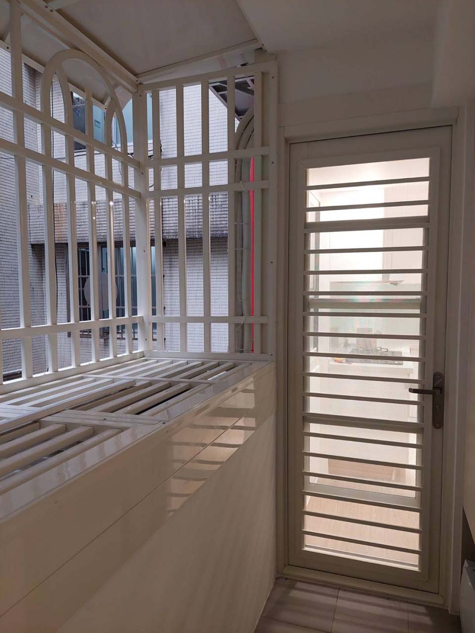 �����T��