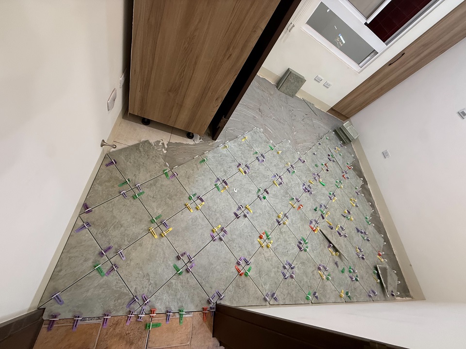 左營區鋪地磚-室內地板浴室牆面地板施做複貼