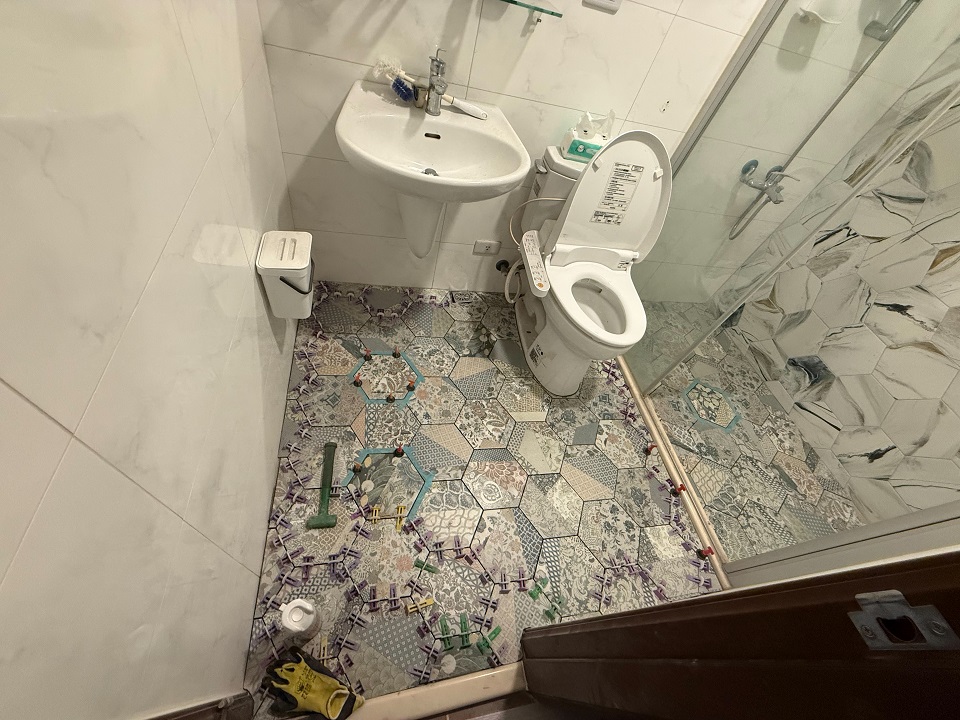 左營區鋪地磚-室內地板浴室牆面地板施做複貼