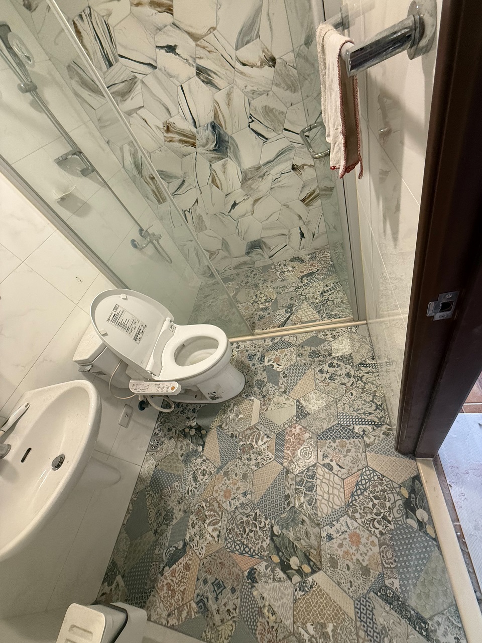 左營區鋪地磚-室內地板浴室牆面地板施做複貼