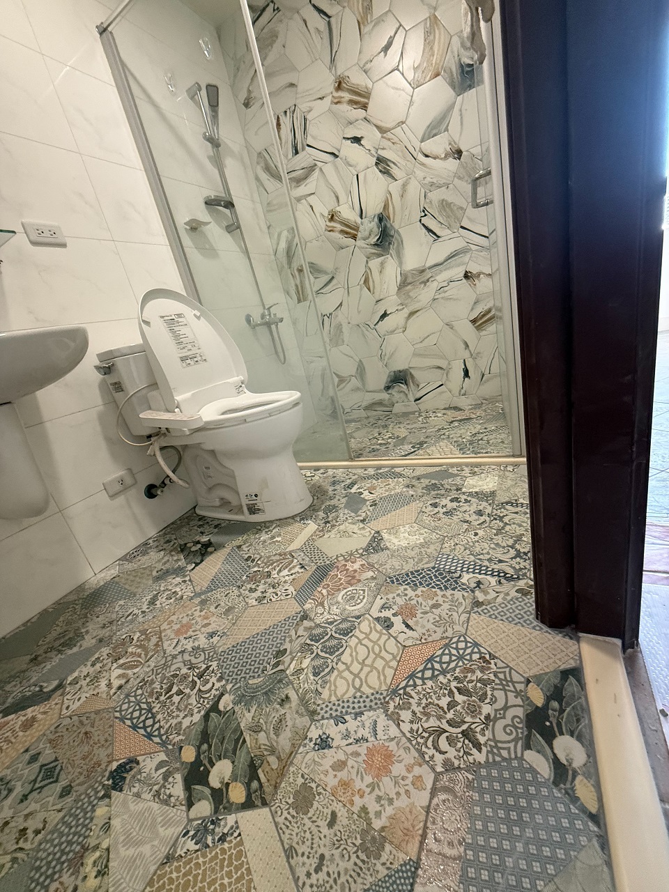 左營區鋪地磚-室內地板浴室牆面地板施做複貼