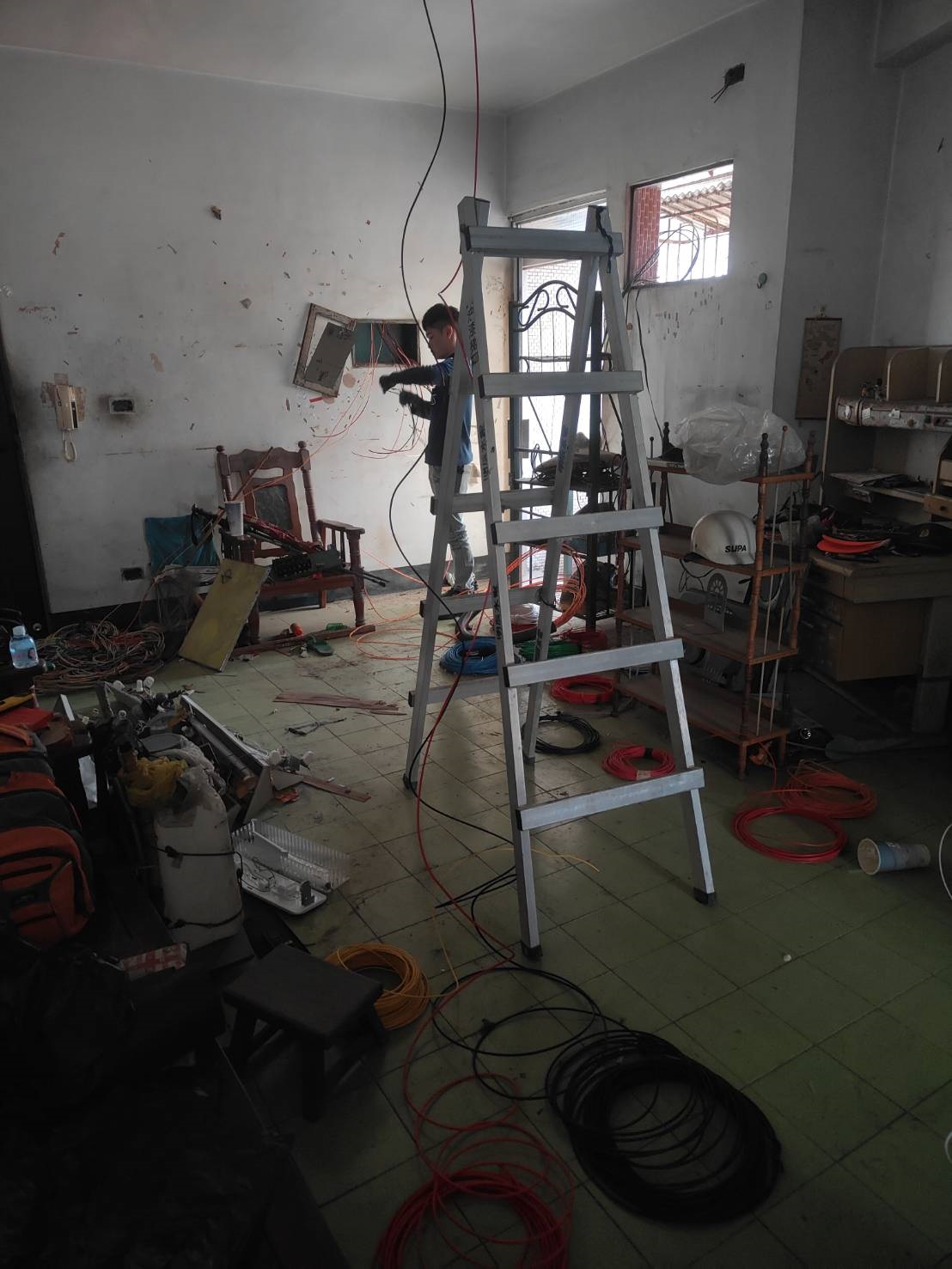 高雄鼓山水電工程-抽換電線